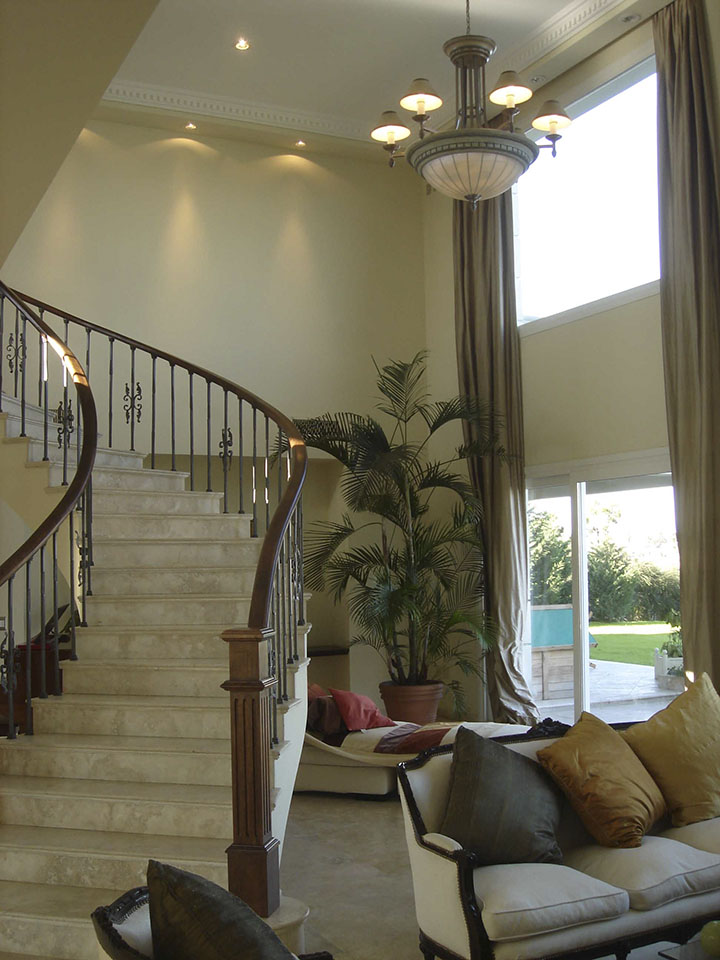 interiores de casas lujosas, escaleras clásicas